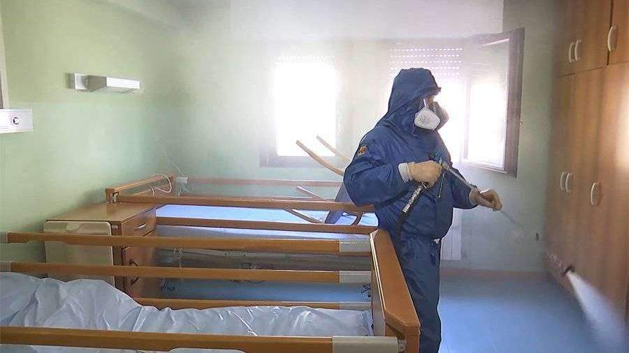 Минтруд назвал число больных COVID-19 в интернатах и домах престарелых
