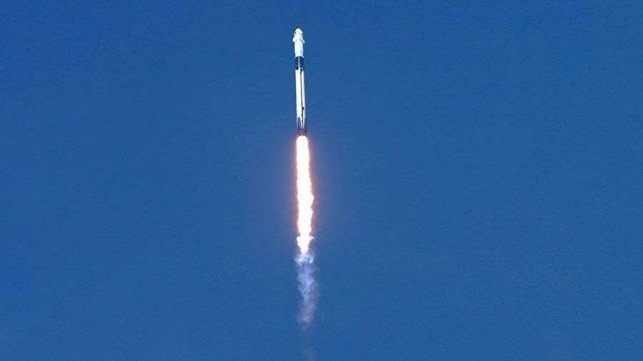 Первая ступень ракеты Falcon 9 совершила посадку на платформу в Атлантике
