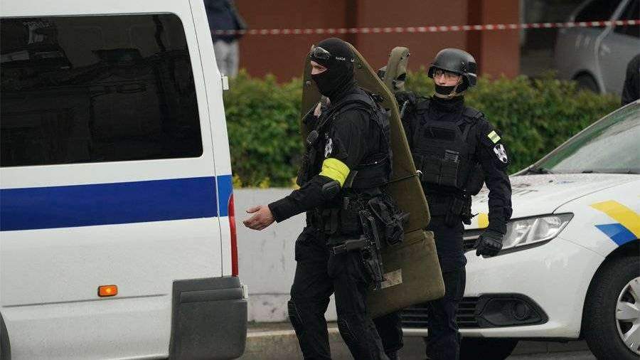 В полиции заявили о невозможности допросить захватившего банк в Москве мужчину
