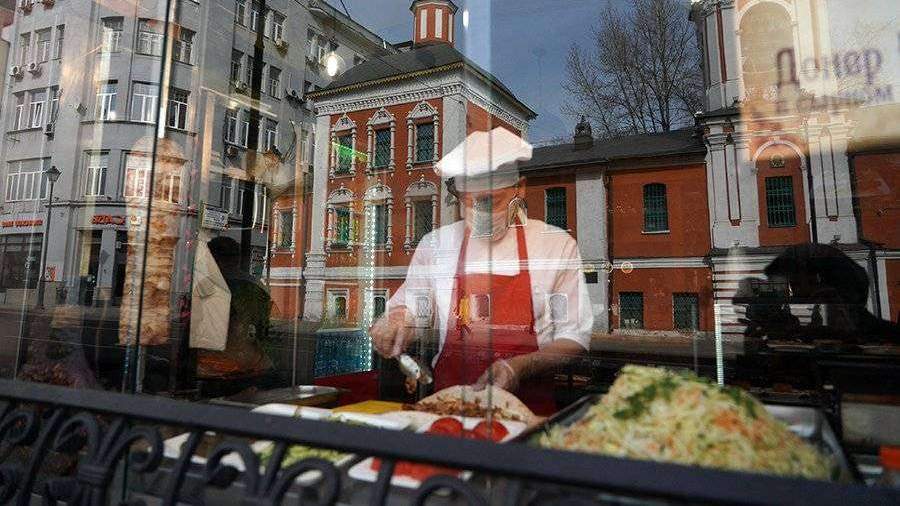 Более 75% россиян не могут контролировать свое желание перекусить