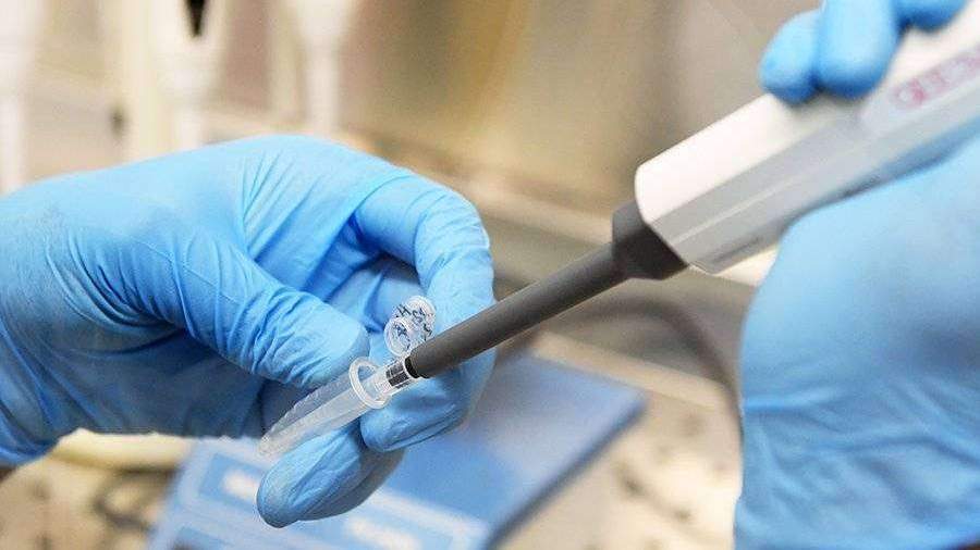 Российскую вакцину от коронавируса неофициально испытали на людях
