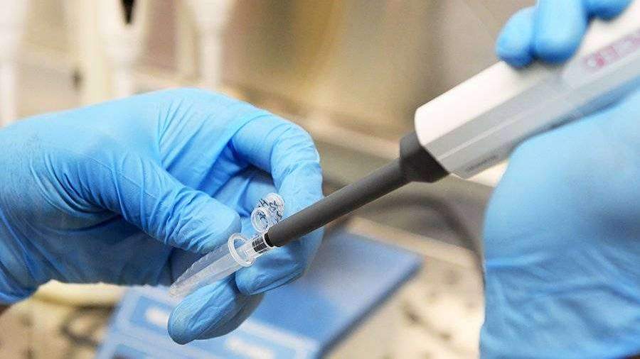 Эксперт назвал время начала испытаний вакцины от COIVD-19 на добровольцах

