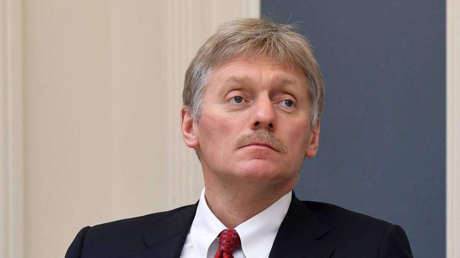 Песков пообещал сбрить бороду перед выходом на работу