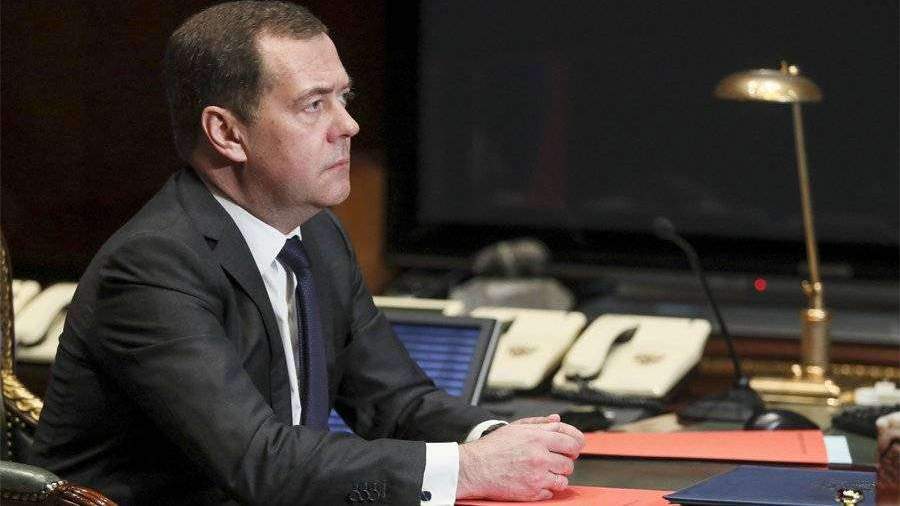 Медведев допустил корректировку трудового законодательства после пандемии
