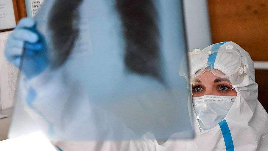 Врач рассказал о быстром переходе легкого течения COVID-19 в тяжелое
