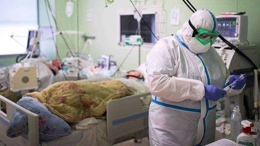 Директор центра Гамалеи объяснил низкую смертность от COVID-19 в России
