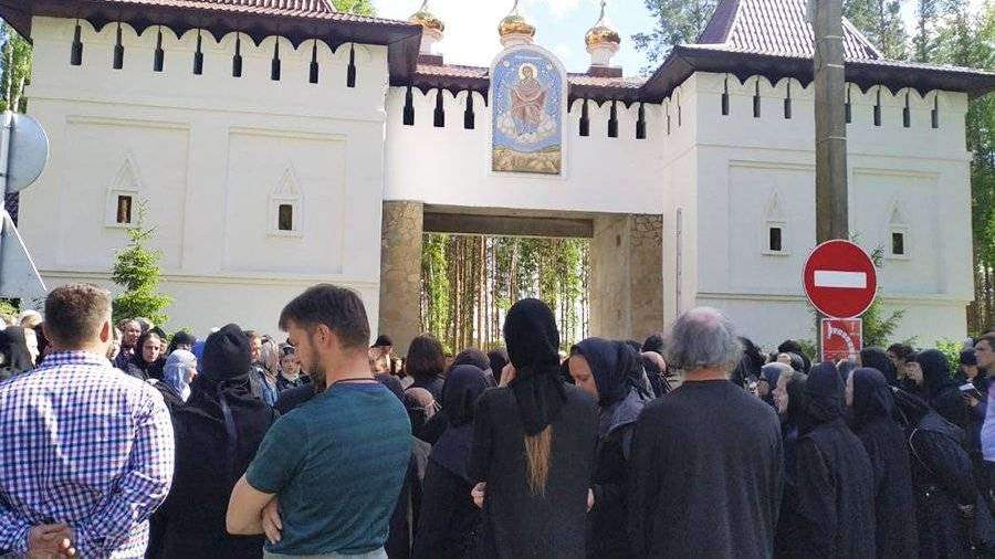 Бывший священник захватил женский монастырь в Свердловской области

