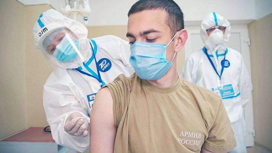 Матвиенко назвала мифом информацию о получении вакцины в России весной