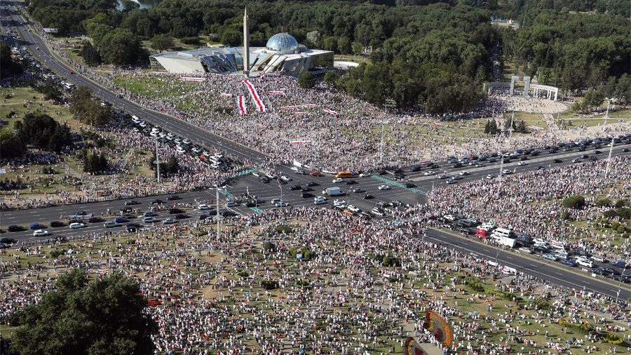 Bolee 100 Tys Chelovek Sobralis Na Akciyu Protesta Okolo Stely V Minske Novosti Izvestiya 16 08 2020