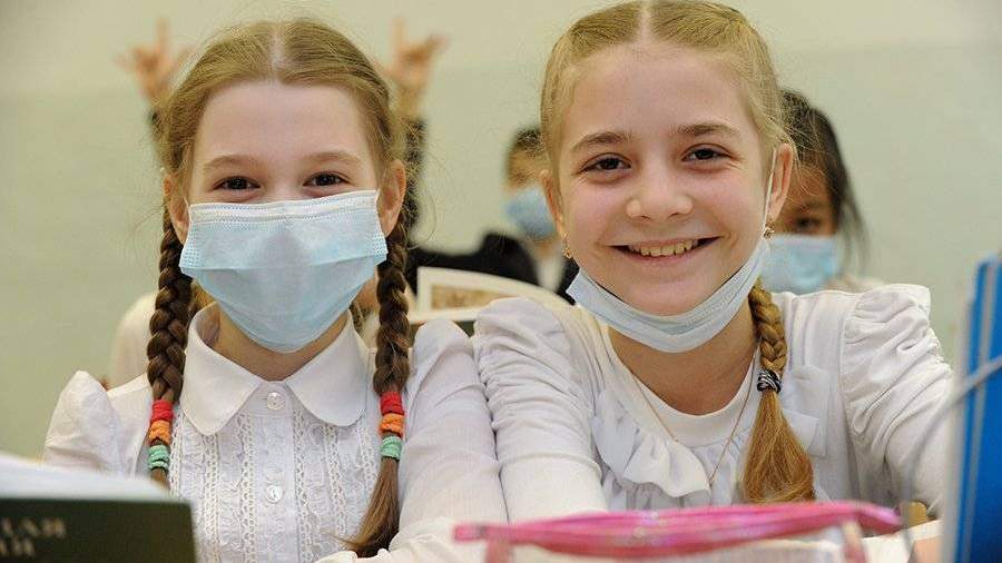 ВОЗ порекомендовала носить маски детям с 12 лет