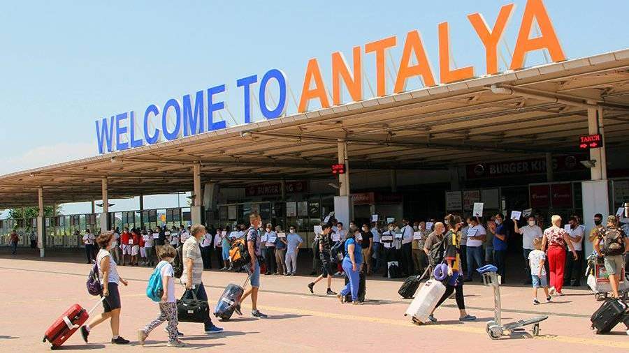 В Анталью приехали более 120 тыс. туристов из России с начала августа