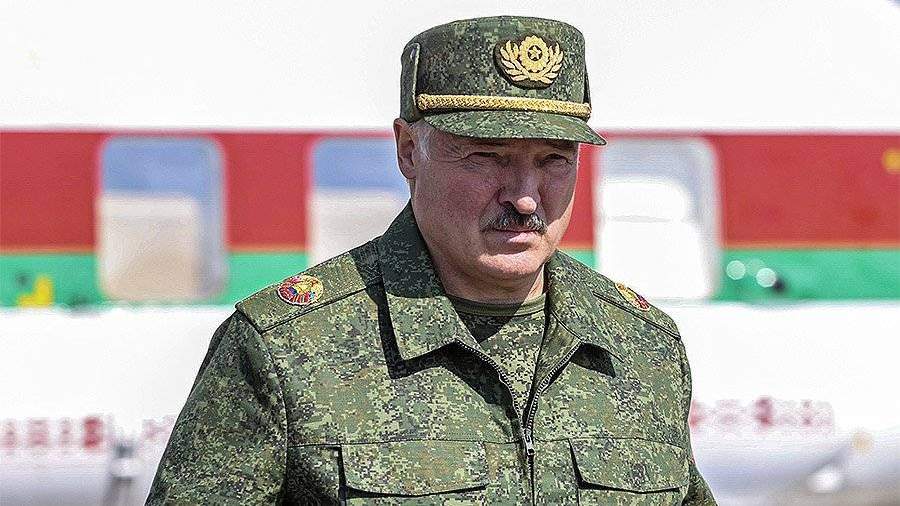 Фото лукашенко в военной форме