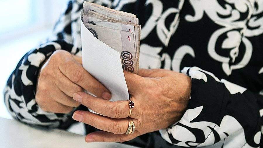 Путин согласился рассмотреть вопрос индексации пенсий работающих пенсионеров |  Новости |  Известия