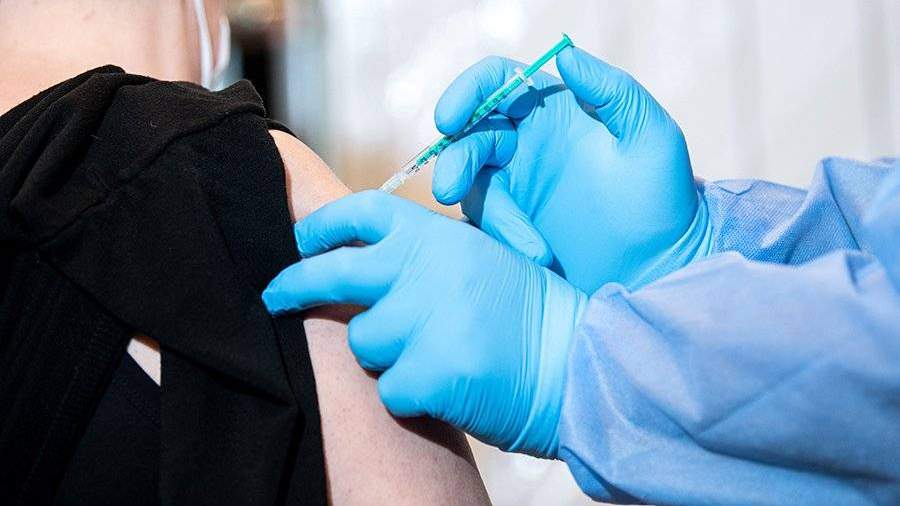 Восемь жителей ФРГ ошибочно получили пятикратную дозу вакцины от COVID-19 |  Новости |  Известия
