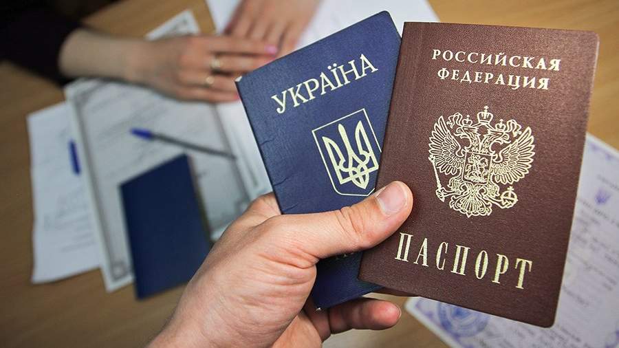 В Киеве предложили ограничить в правах украинцев с российским паспортом |  Новости | Известия | 27.01.2021