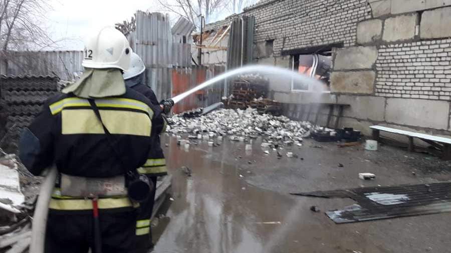 В Волгограде произошел пожар в цехе по производству дроби 1 pozhar v kirovskom rayone goroda volgograda В Волгограде произошел пожар в цехе по производству дроби