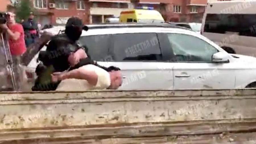 Против угрожавшего спрыгнуть с балкона жителя Иркутска возбудили дело 1 photo 2021 07 13 14 40 35 Против угрожавшего спрыгнуть с балкона жителя Иркутска возбудили дело