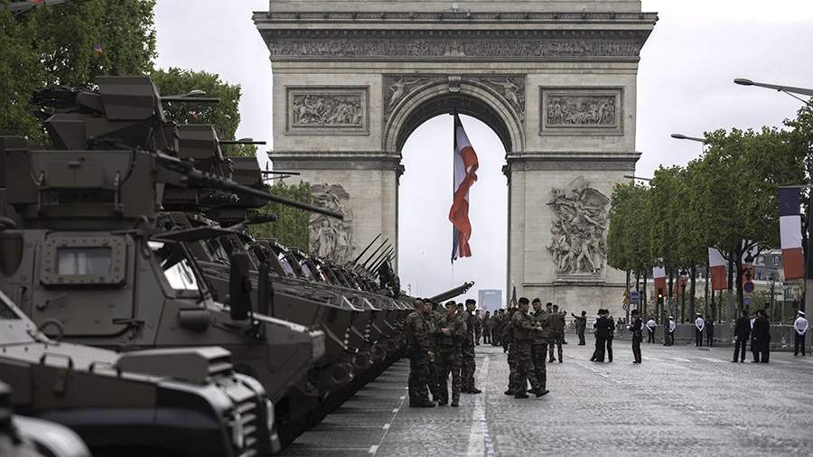 Франция мобилизует 9,5 тыс. солдат и поставит Украине военную технику