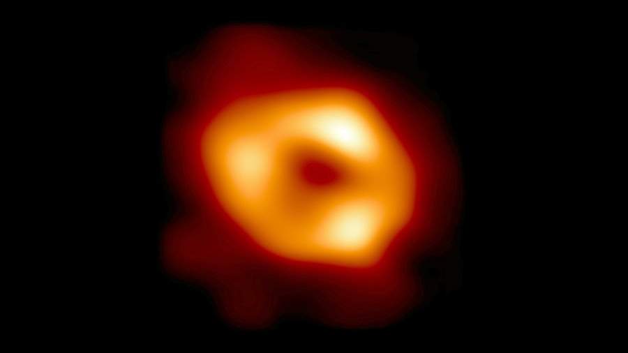 Ученые впервые получили изображение тени черной дыры в центре Млечного пути  | Новости науки | Известия | 12.05.2022