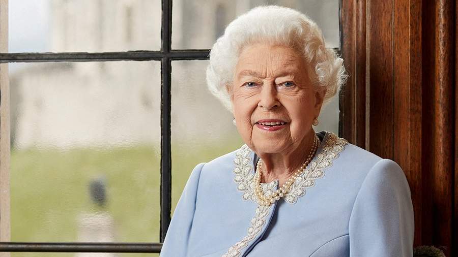 Королева елизавета фото на воротах Елизавета II стала второй в списке самых долго правящих монархов Новости мира Из