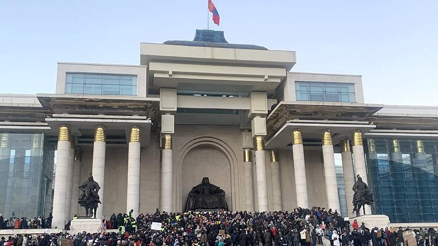 СМИ: в Улан-Баторе издали указ о силовом разгоне протестующих вокруг Дома правительства