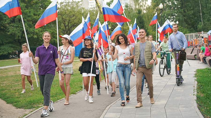 На ВДНХ отметят День российского флага