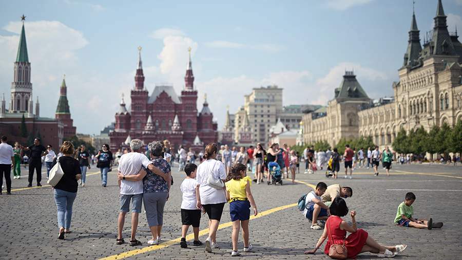 Москва красная площадь туристы