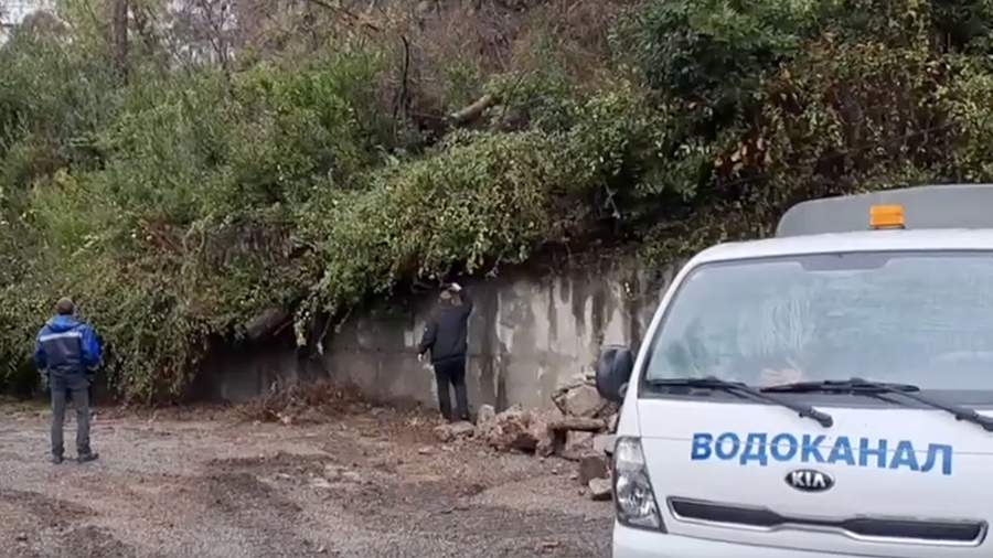 Оползень в центре Сочи повредил магистральный водопровод