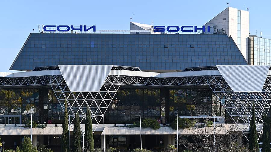 В аэропорту Сочи сообщили о штатной работе на фоне непогоды