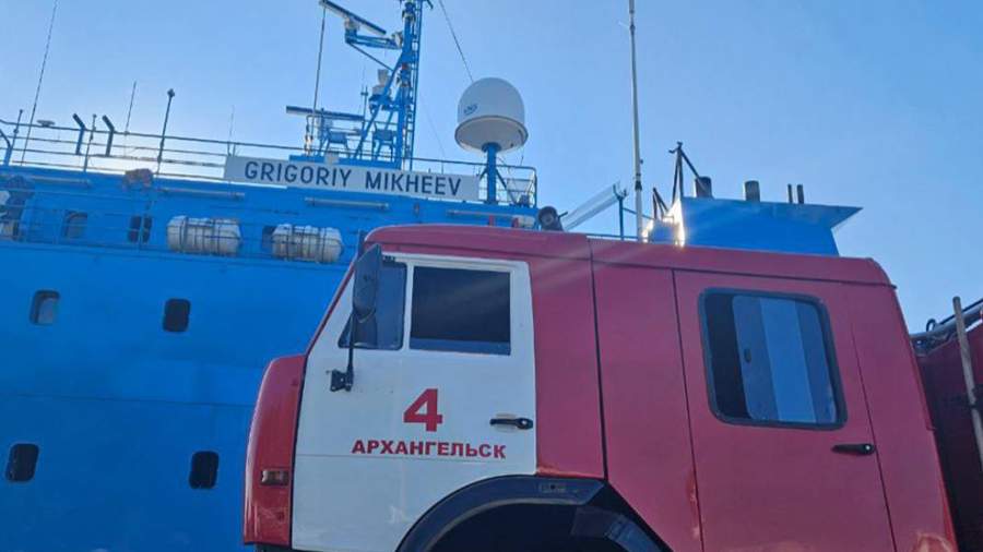 При пожаре на судне в Архангельске пострадал 1 человек, еще 22 эвакуировались
