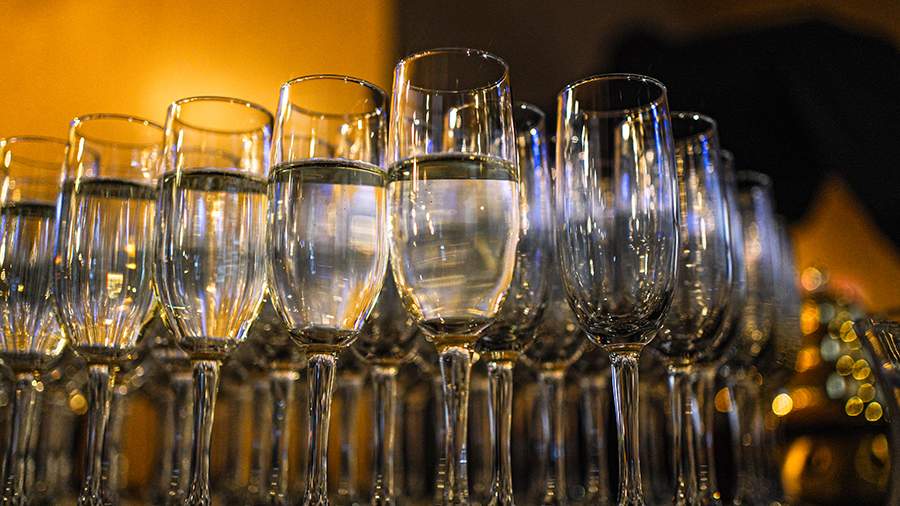Эксперт рассказала об отличиях между шампанским и игристым вином