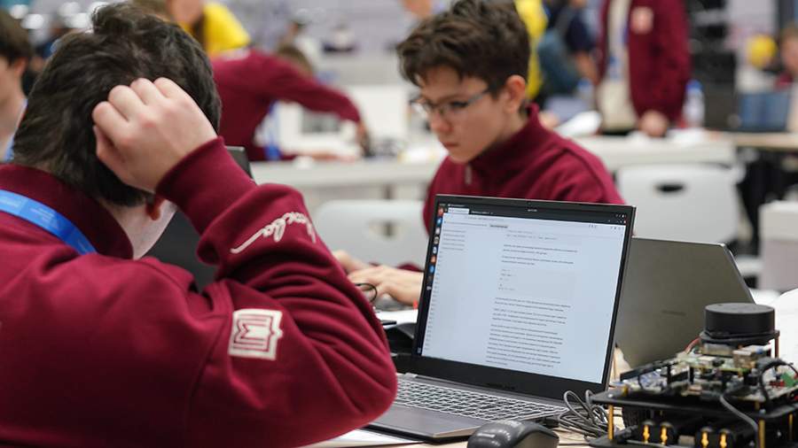 Собянин рассказал о научных разработках учеников предпрофессиональных классов