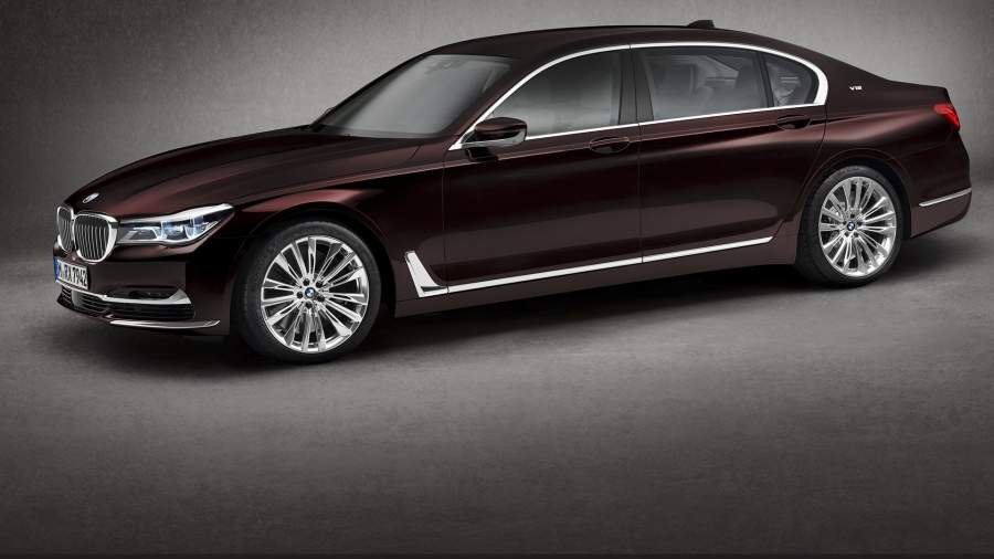 В прошлом году BMW 7-Series разошлась на российском рынке тиражом 1252 экземпляра, но Mercedes S-Class продается лучше — 2457 машин за тот же период
