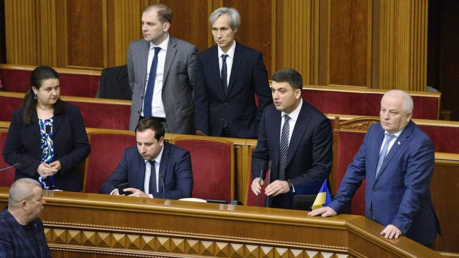 Министр финансов Украины Оксана Маркарова и премьер-министр Украины Владимир Гройсман (справа) на заседании Верховной рады Украины, посвященном рассмотрению государственного бюджета Украины на 2019 год