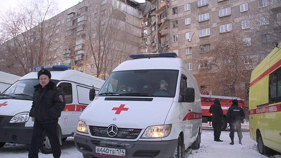 На месте обрушения одного из подъездов жилого дома на проспекте Карла Маркса в Магнитогорске, где произошел взрыв бытового газа