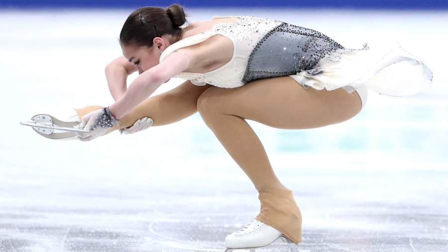 Российская спортсменка Алина Загитова во время выступления в короткой программе женского одиночного катания на чемпионате Европы по фигурному катанию, Минск