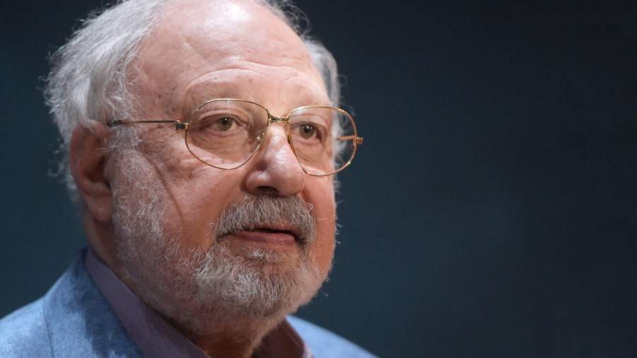 Рустам Ибрагимбеков, писатель, киносценарист, драматург, режиссер и постановщик спектакля «Утро туманное» в московском театре Et Cetera