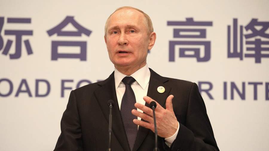 Президент РФ Владимир Путин на пресс-конференции по итогам участия во втором форуме международного сотрудничества «Один пояс - один путь» в международном конференц-центре «Яньцику» в Пекине