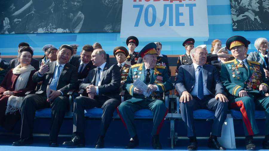 Во время военного парада в ознаменование 70-летия Победы в Великой Отечественной войне. 9 мая 2015 года