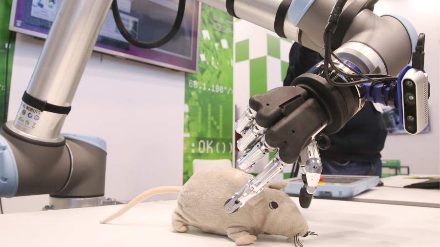 На международном робототехническом форуме Skolkovo Robotics | Фото: ТАСС/Владимир Гердо