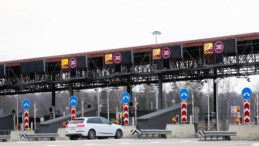 Пункт оплаты проезда на трассе М-11 «Москва-Санкт-Петербург»