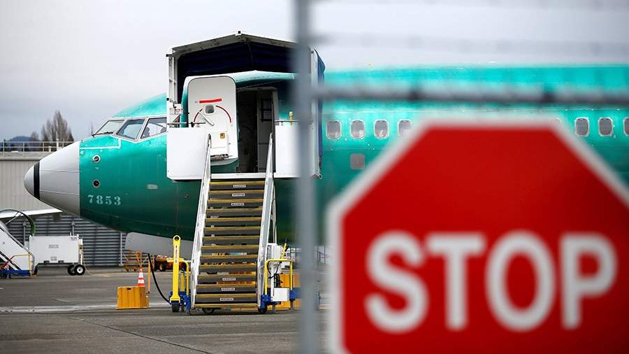 Собранный самолет Boeing 737 MAX на стоянке авиазавода в Рентоне, Вашингтон