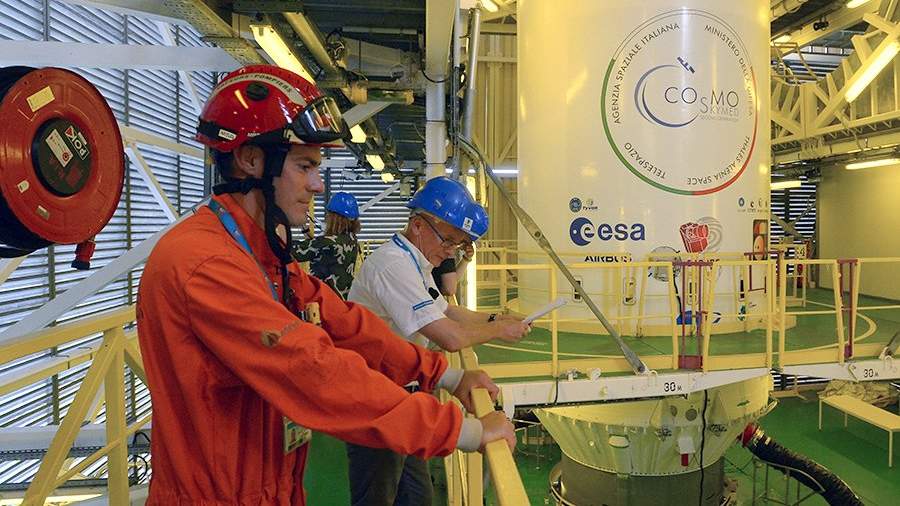 Ракета-носитель «Союз-СТ» на стартовом столе космодрома Куру во Французской Гвиане