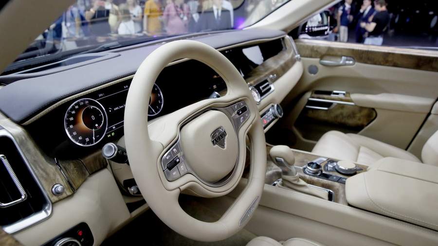автомобиль аурус салон