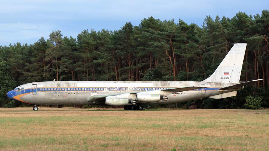 Boeing 707 в аэропорту Тегель