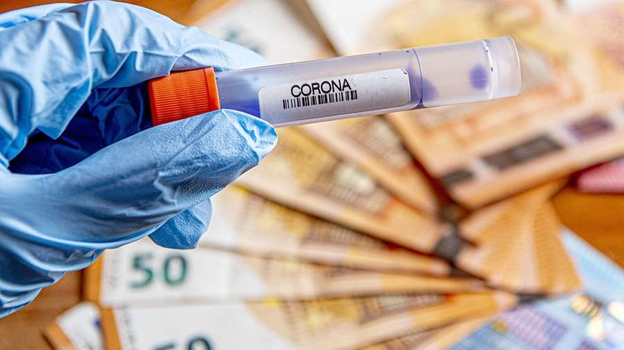 Банкноты евро и тест на коронавирус