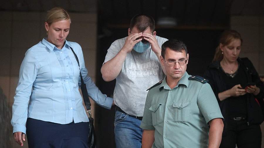 Свидетель по делу Михаила Ефремова Александр Кобец у здания Пресненского суда после рассмотрения дела о ДТП со смертельным исходом