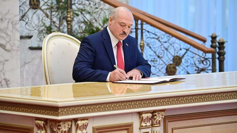 Александр Лукашенко во время вступления в должность президента Белоруссии во Дворце Независимости