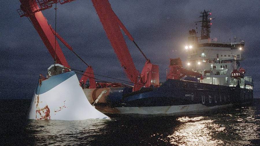 Подъем носового визора затонувшего парома «Эстония»