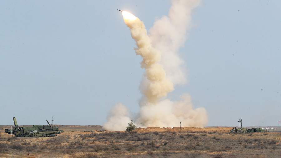 Запуск ракеты ЗРК С-400 на военных учениях «Кавказ-2020»